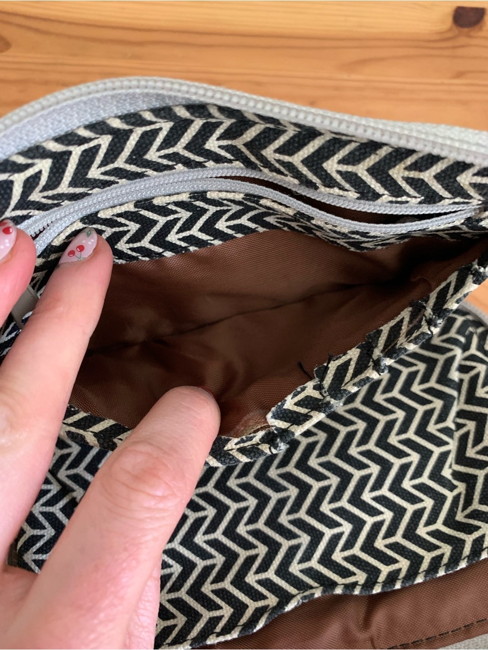 Kavu Chevron Zip Wallet - Picture 6 of 10